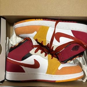 Air Jordan 1 Mid SE (GS)